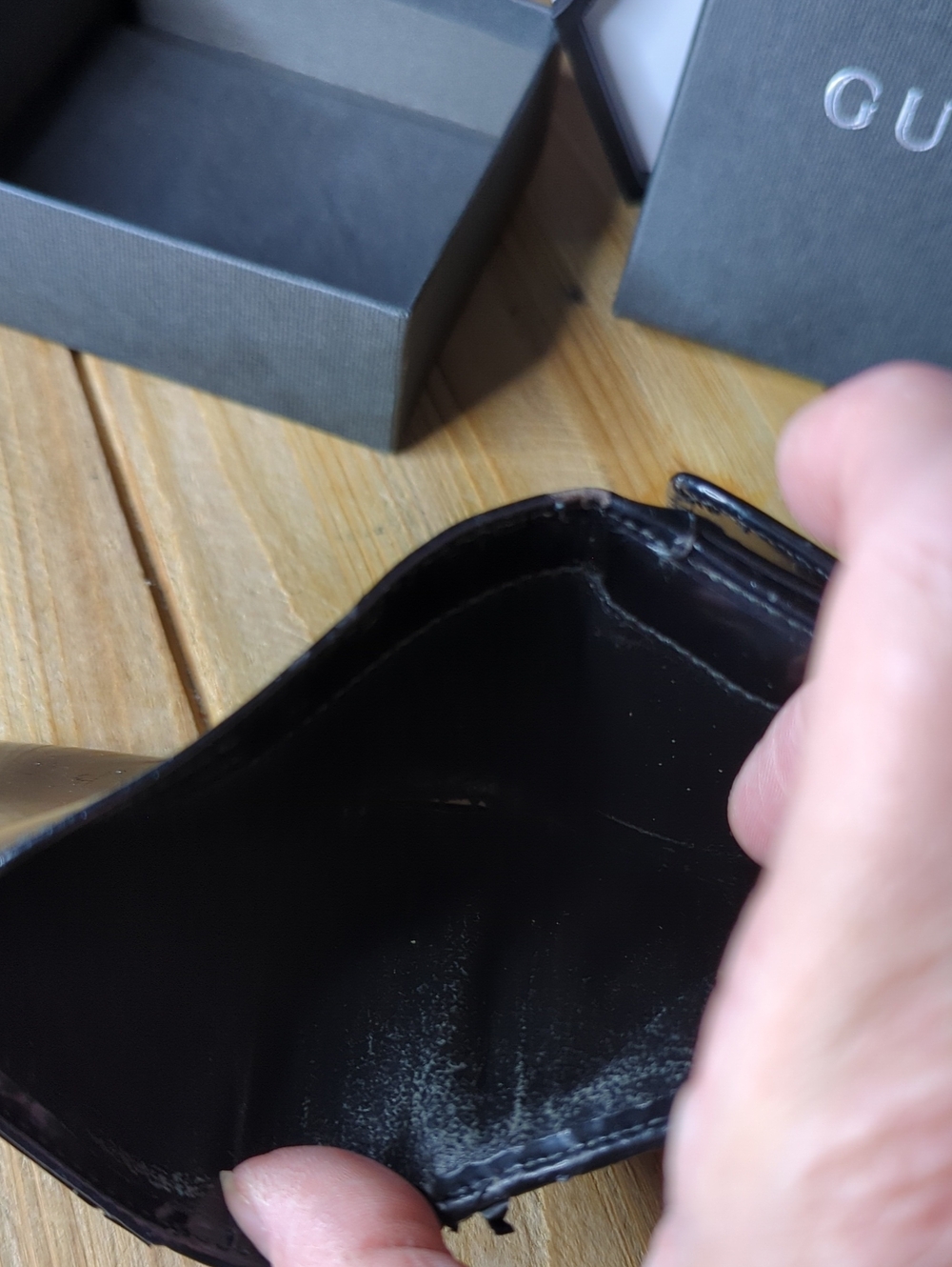 Gucci Black Patent Leather Bifold Wallet with Embossed GG Full Inclusion - Picture 11 of 12